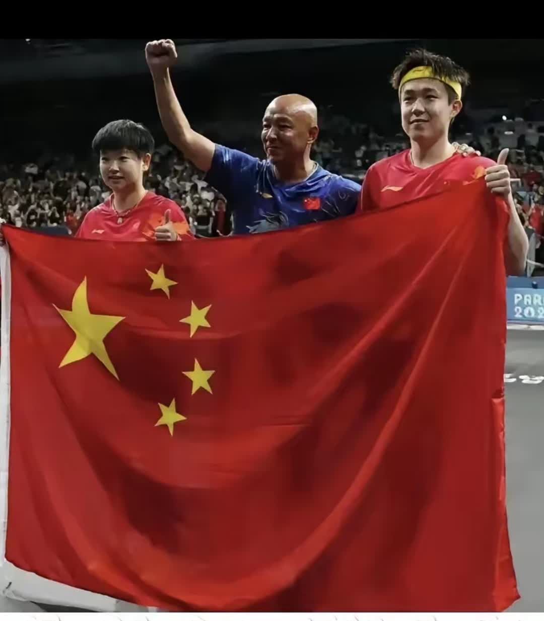 包含拼搏精神！球队运动员全力以赴征服对手的词条